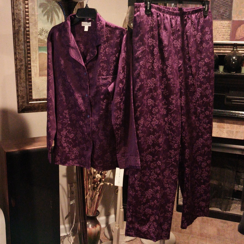 FINAL PRICE NWT Miss Elaine Deep Plum Floral Design Pajamas Lg - Picture 6 of 10